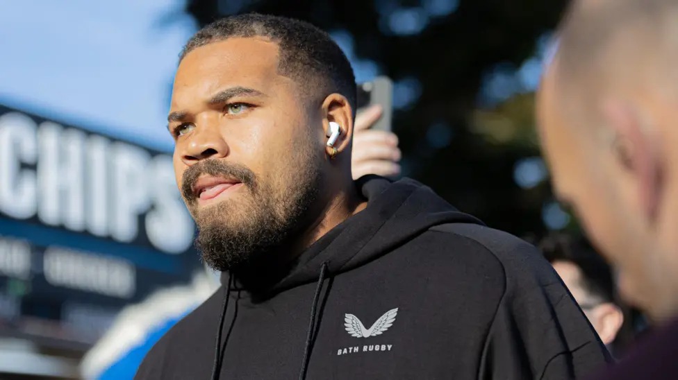 巴斯和英格蘭橄欖球明星奧利·勞倫斯