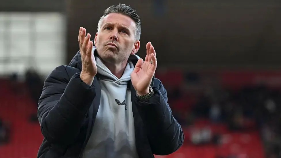 羅布·愛德華茲在效力狼隊期間司職中后衛