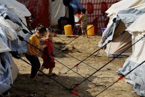 加沙凍雨和洪水肆虐帳篷營(yíng)地 援助系統(tǒng)崩潰