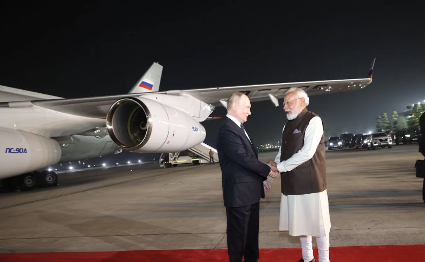 普京訪問印度 莫迪穿白色秋褲白色裙子標(biāo)配機場迎接