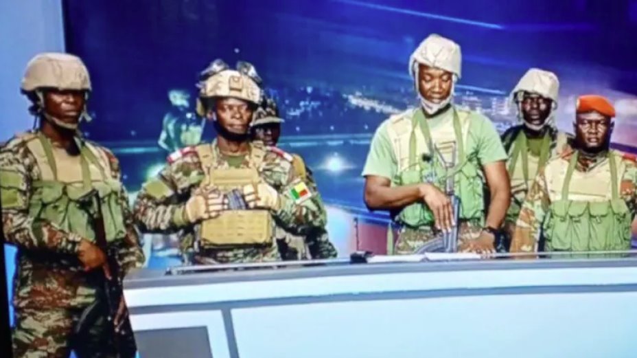 貝寧政變 士兵出現(xiàn)在國家電視臺宣布接管政權(quán)