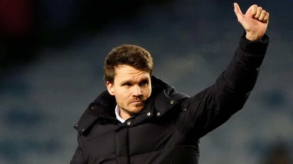 流浪者隊主教練丹尼·羅爾慶祝勝利